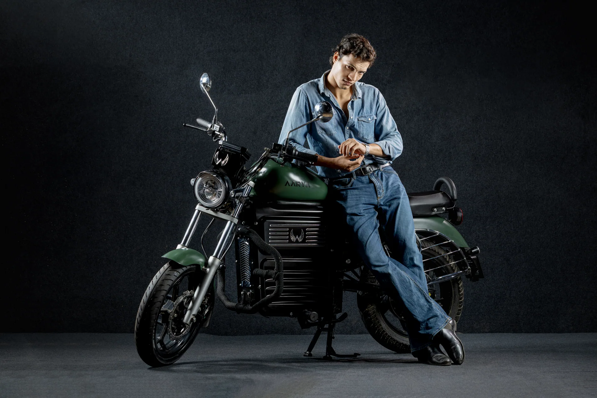 Aarya Commander electric motorcycle, Olive Green